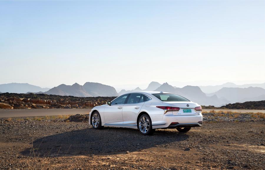  Lexus LS500h AWD 2017 года  (WW) (фото 27 из 40)